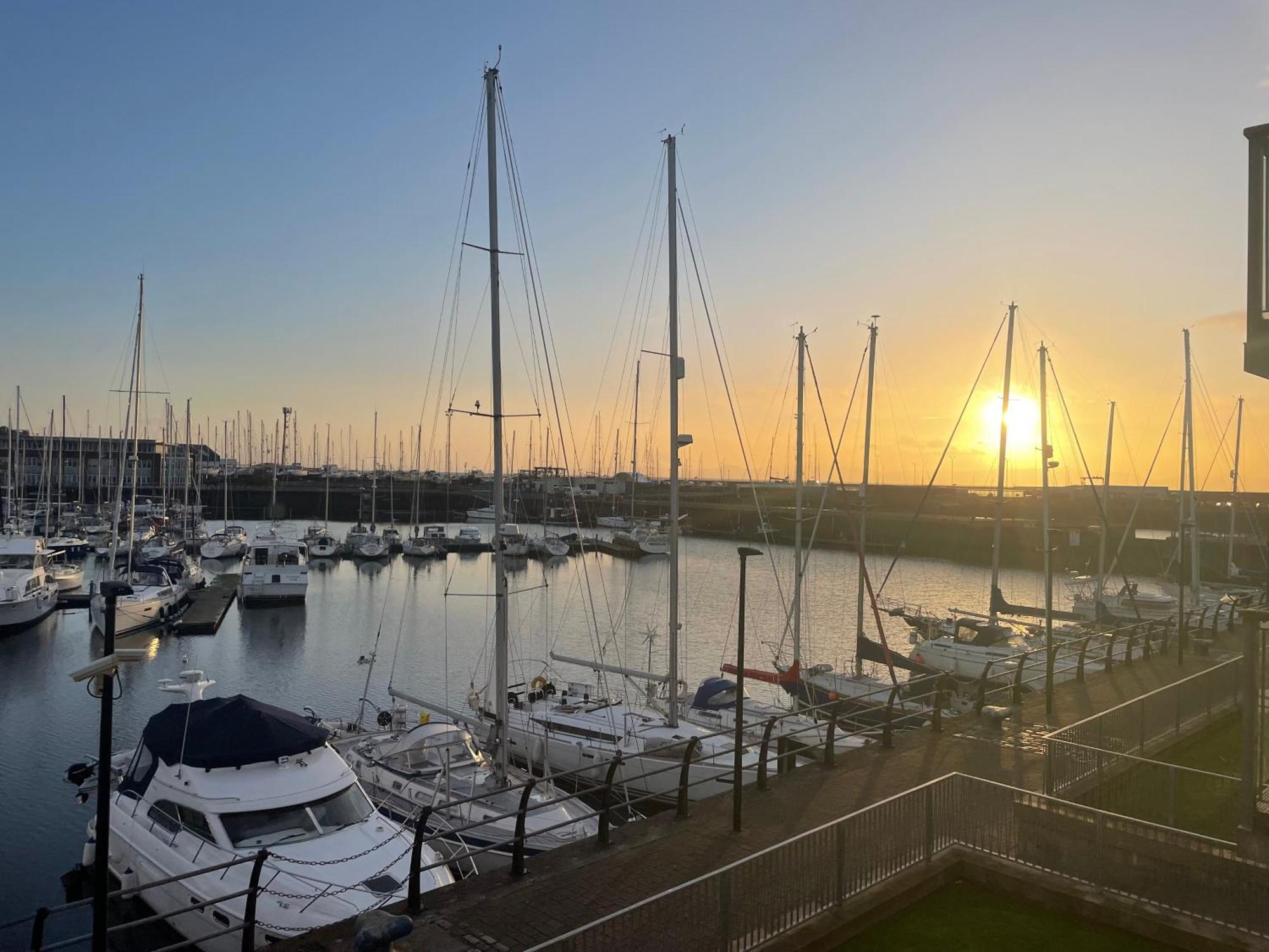 Appartamento Harbour Bliss Ardrossan Esterno foto